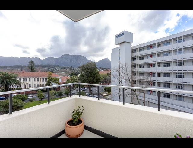 2 BEDROOM APARTMENT FOR SALE IN WYNBERG UPPER
